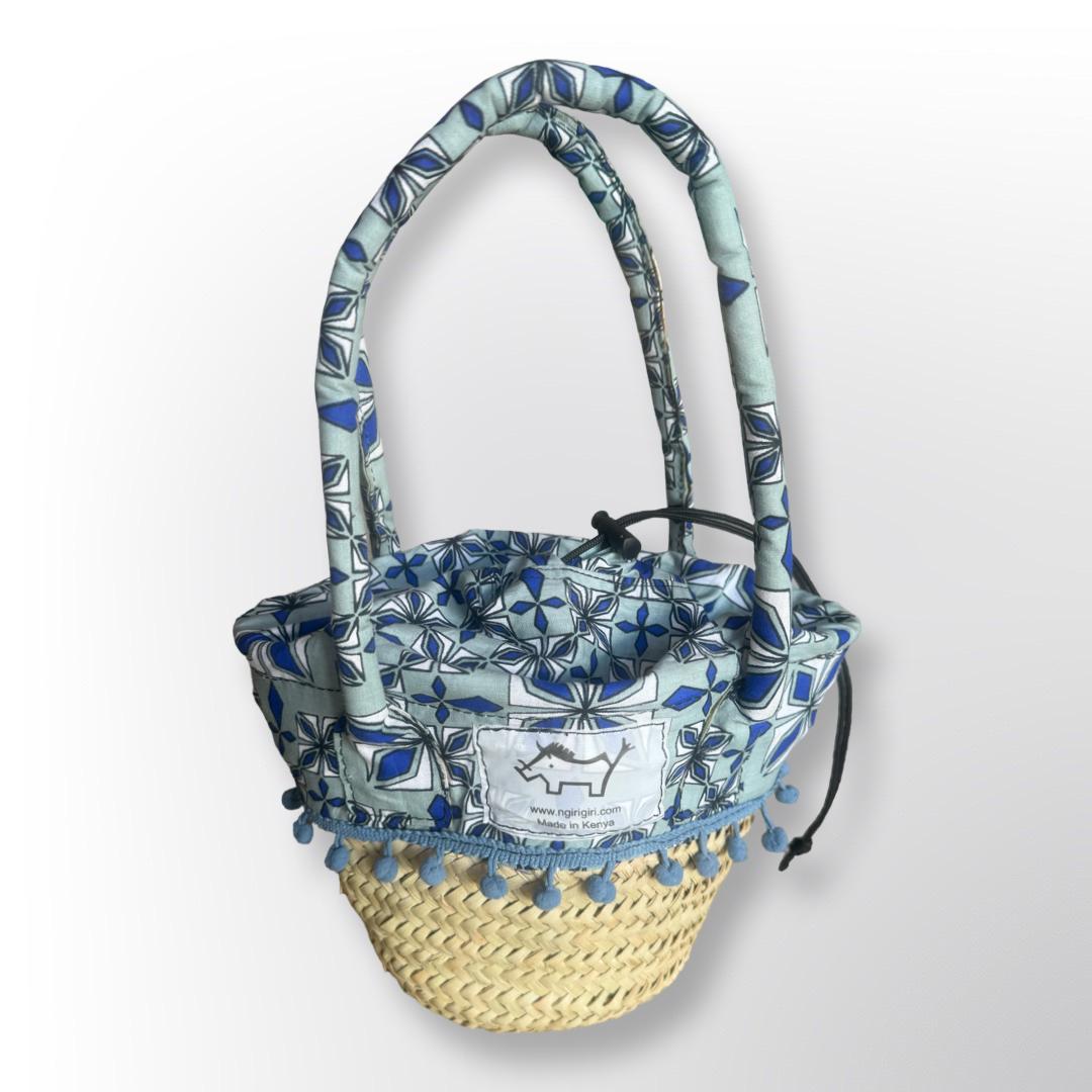 Small pompom Basket