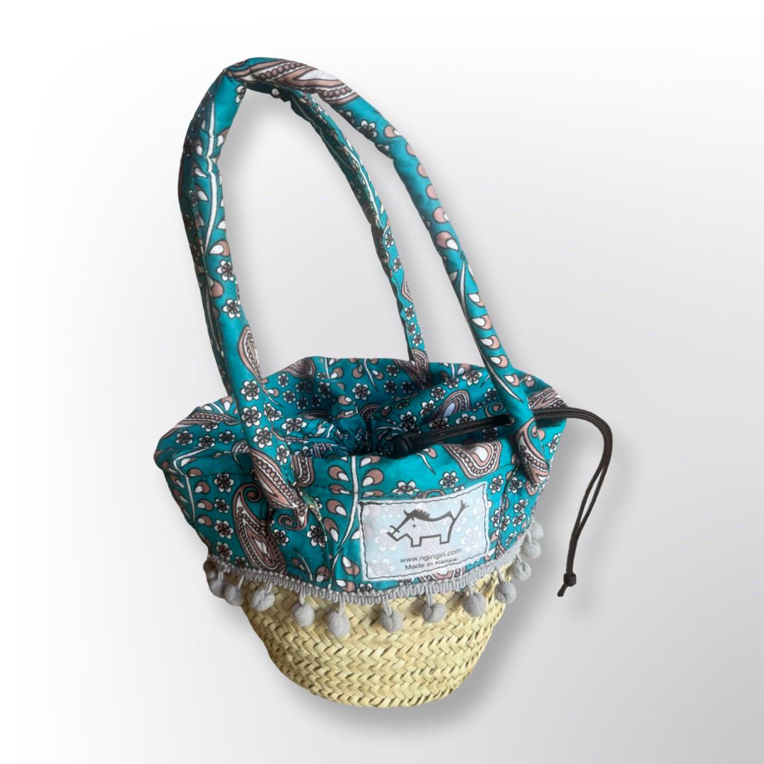 Small pompom Basket