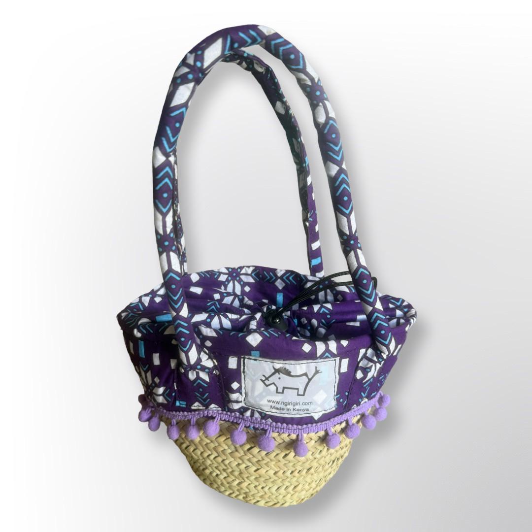 Small pompom Basket