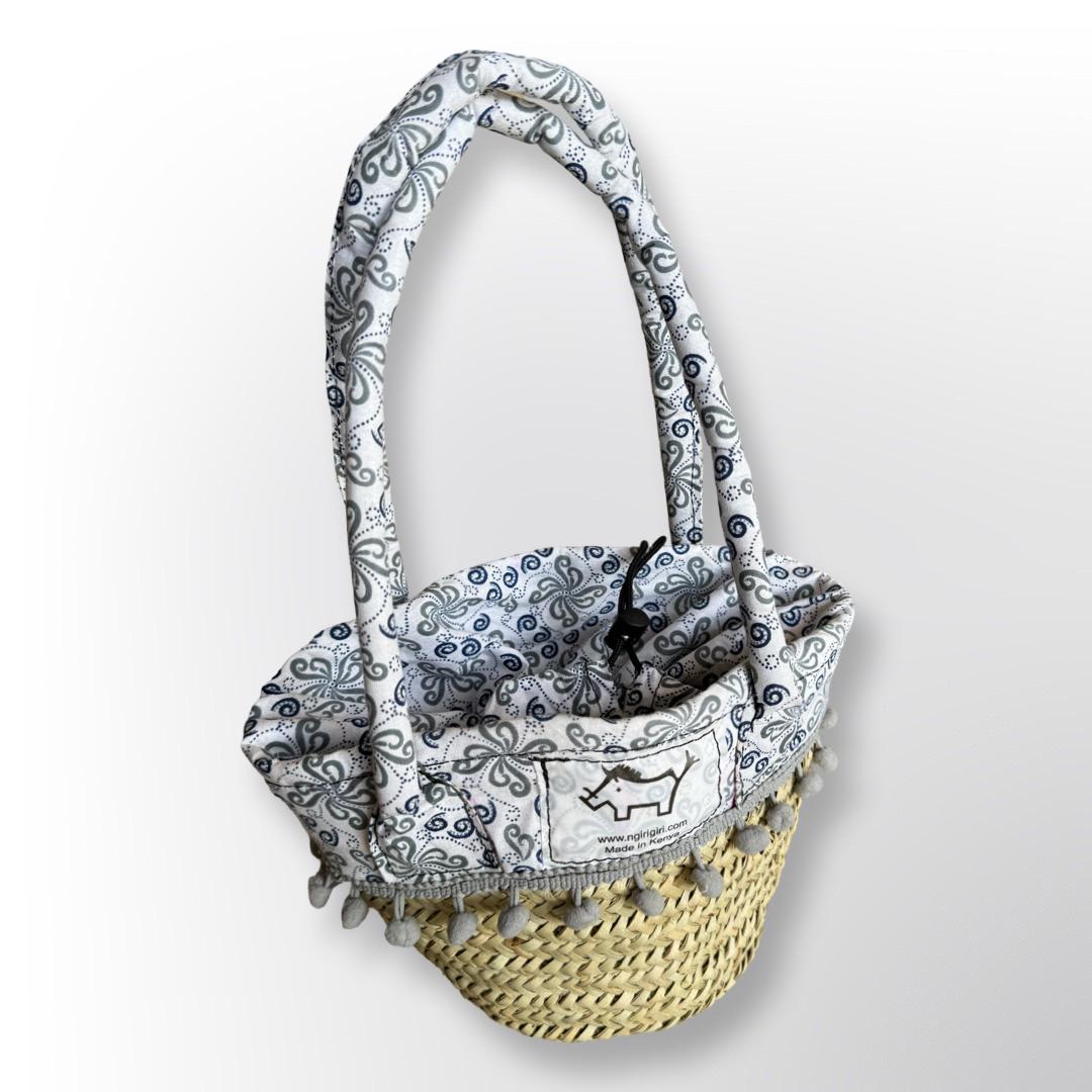 Small pompom Basket